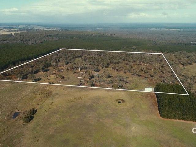 Cottage for sale in Casterton, Victoria