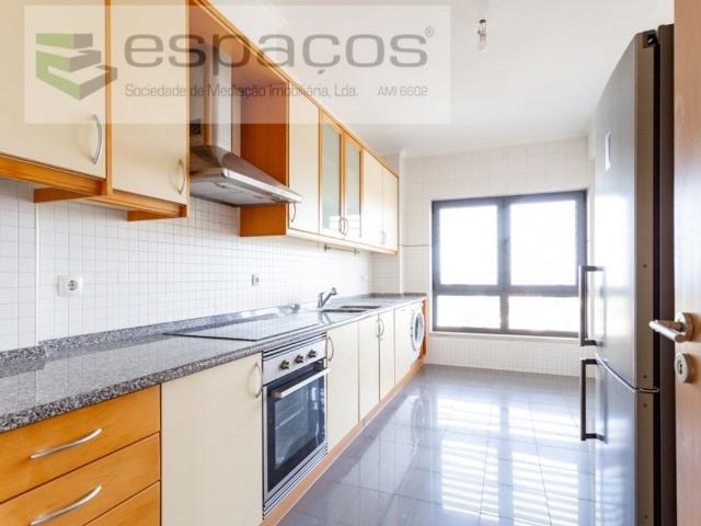 Apartamento venda em Santiago Dos Velhos, Lisboa