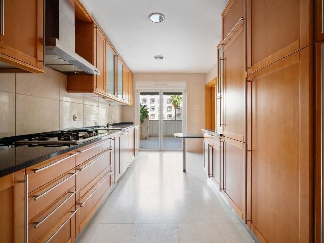 Apartamento venda em Quinta das Laranjeiras, Lisboa