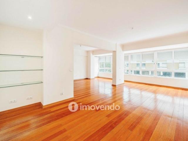 Apartamento venda em Santiago Dos Velhos, Lisboa