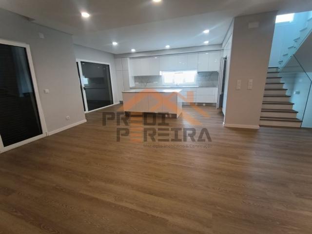 Apartamento venda em Torres da Bela Vista, Santiago Dos Velhos
