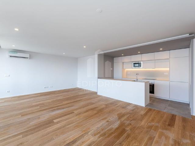 Apartamento venda em Custóias, Porto
