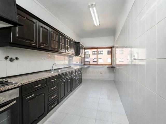 Apartamento venda em Massamá, Massamá e Monte Abraão