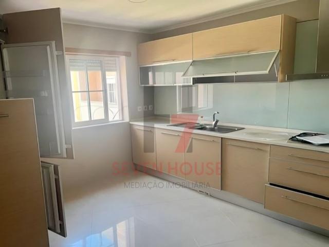 Apartamento venda em Bairro Courelas do Rego, Santiago Dos Velhos
