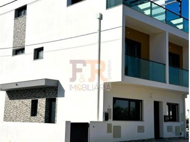 Casa venda em Fernão Ferro, Seixal