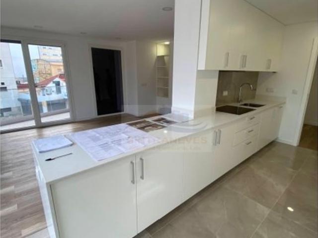 Duplex venda em Santiago Dos Velhos, Lisboa