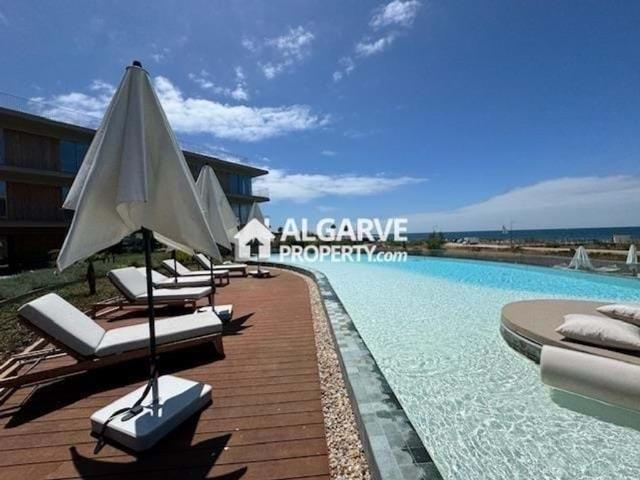 Apartamento venda em Quarteira