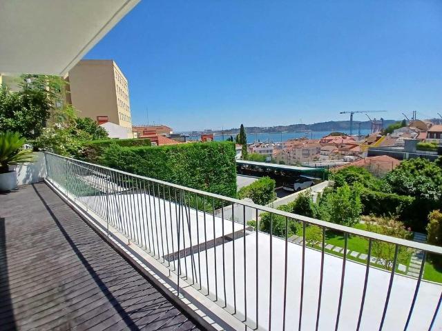 Apartamento venda em Prazeres, Lisboa