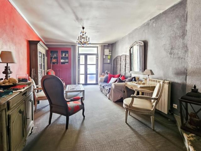 Maison vente à Nîmes, Comps