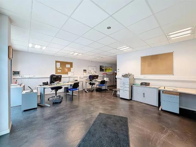 Bureau vente à Ciney, Wallonie