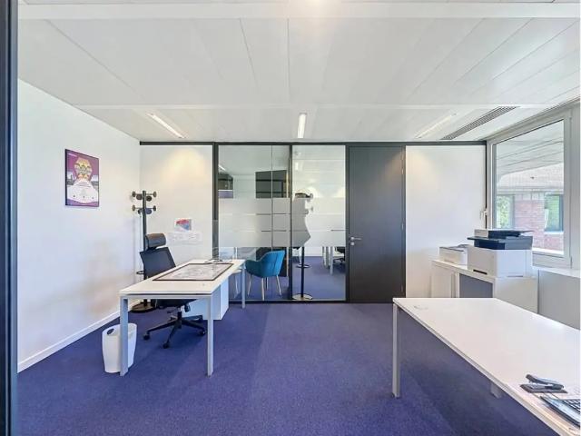 Bureau vente à Six-Maisons, Waterloo