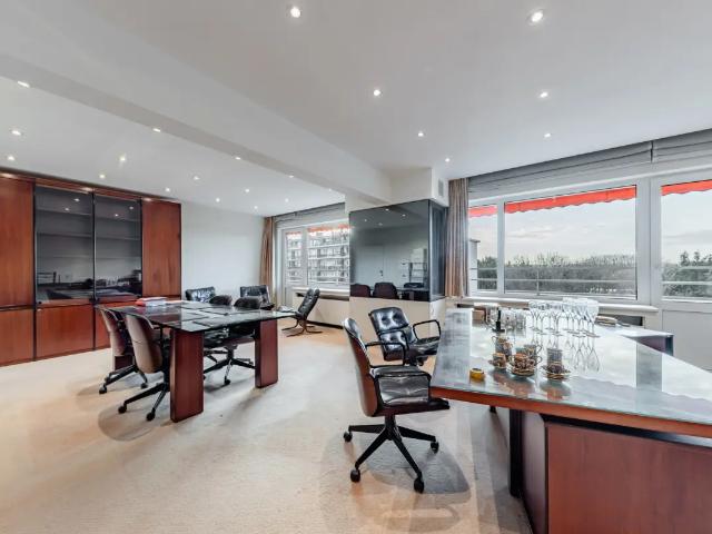 Bureau vente à Sint-pieters-woluwe, Bruxelles