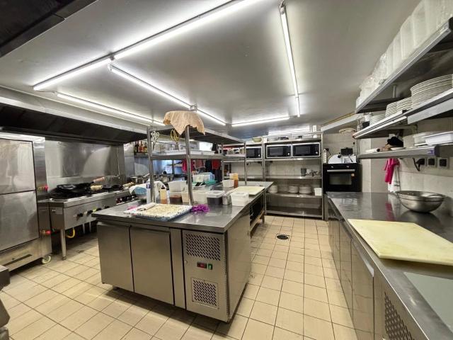 Local Commercial vente à Grasse, Villeneuve-loubet