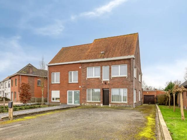Local Commercial vente à Staden, West-Vlaanderen