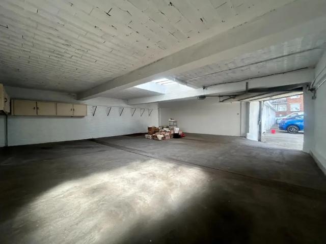 Garage vente à Etterbeek, Bruxelles