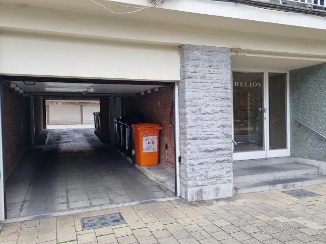 Garage vente à Ganshoren, Bruxelles