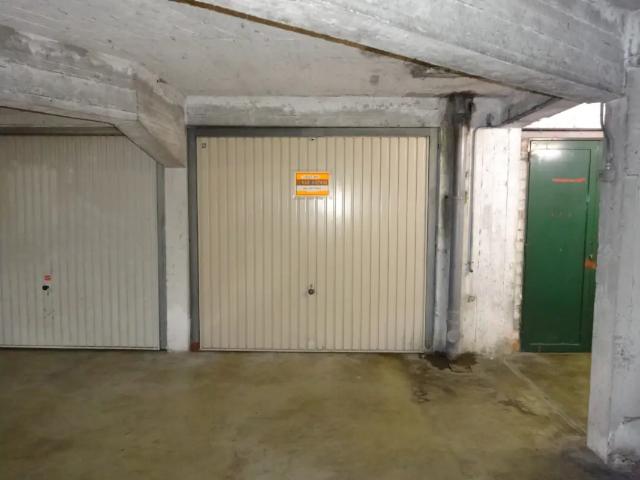 Garage vente à Ganshoren, Bruxelles