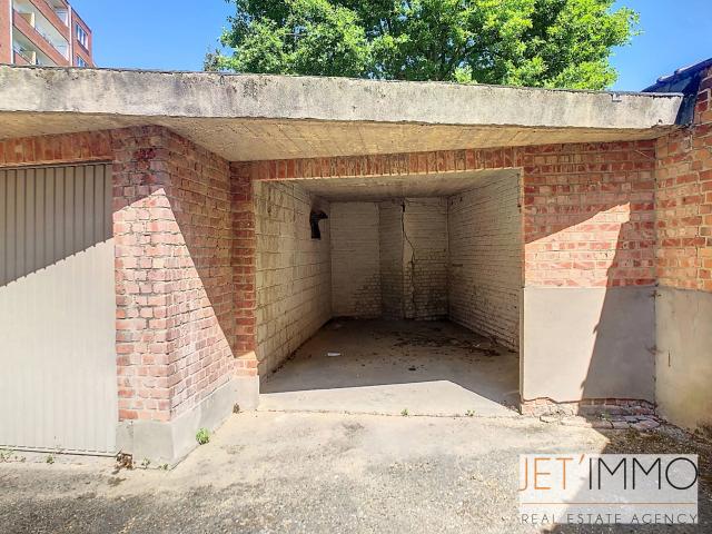 Garage vente à Ganshoren, Bruxelles