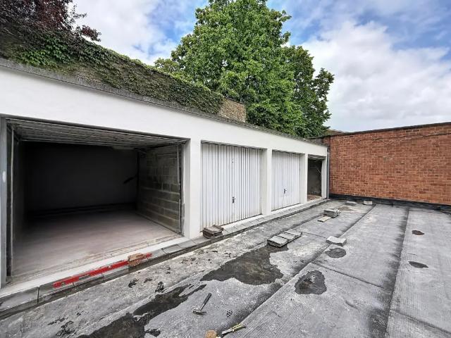 Garage vente à Elsene, Bruxelles