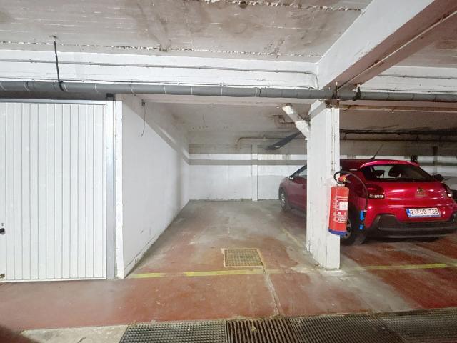 Garage vente à Jette, Bruxelles