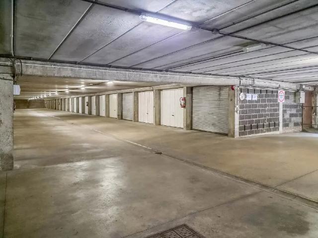 Garage vente à Jette, Bruxelles