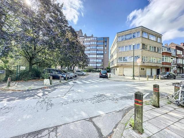 Garage vente à Jette, Bruxelles