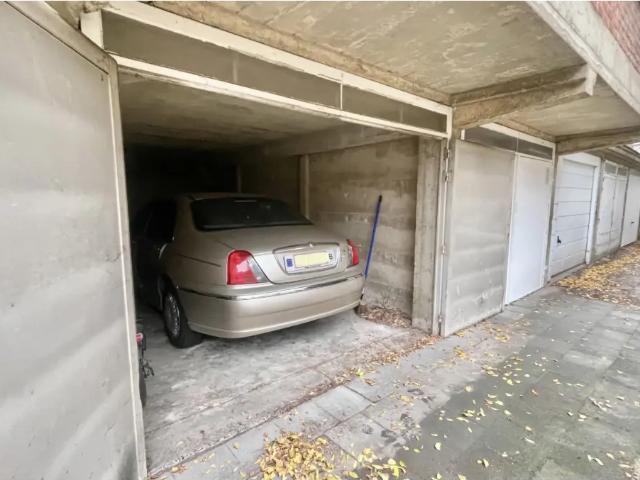 Garage vente à Jette, Bruxelles