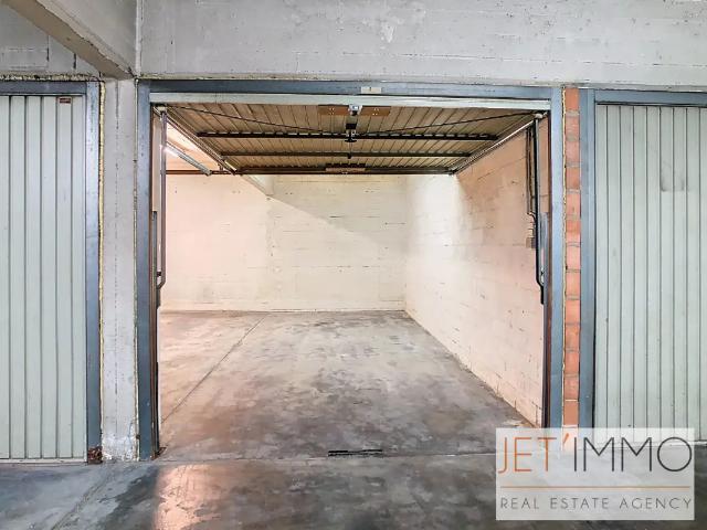 Garage vente à Jette, Bruxelles
