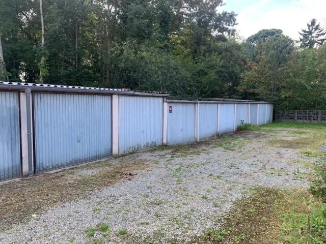 Garage vente à Lava, Brabant