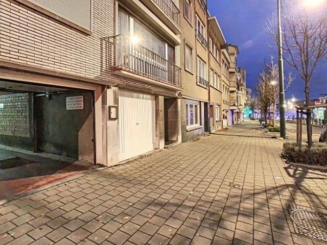 Garage vente à Laeken, Bruxelles