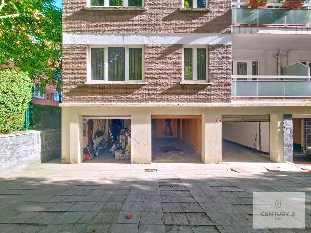 Garage vente à Laeken, Bruxelles