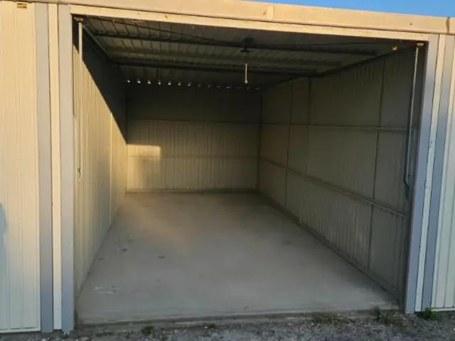 Garage vente à Lembeek, Halle