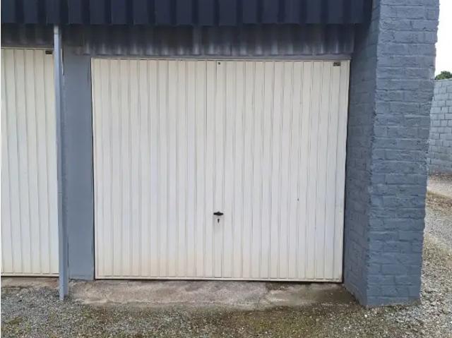 Garage vente à Lembeek, Halle
