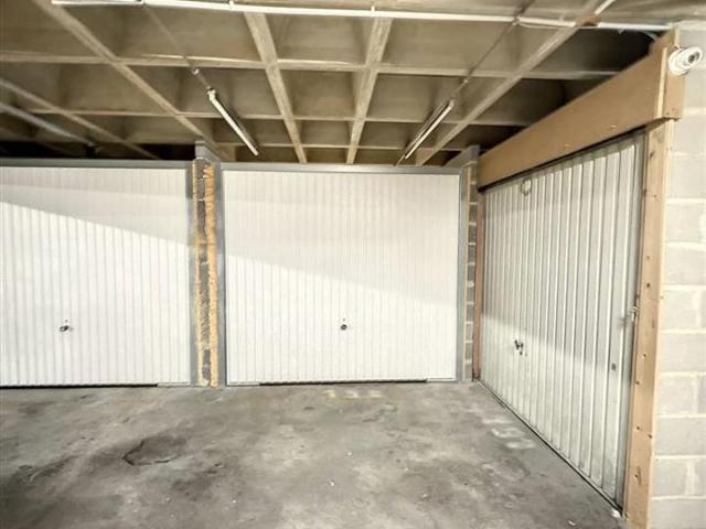 Garage vente à D'hoye, Bruxelles