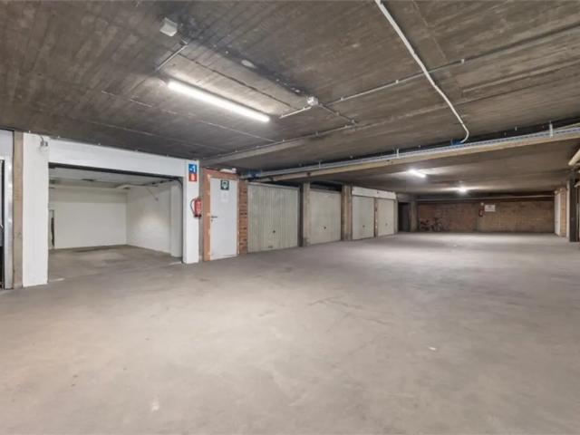Garage vente à Gelinden, Limburg