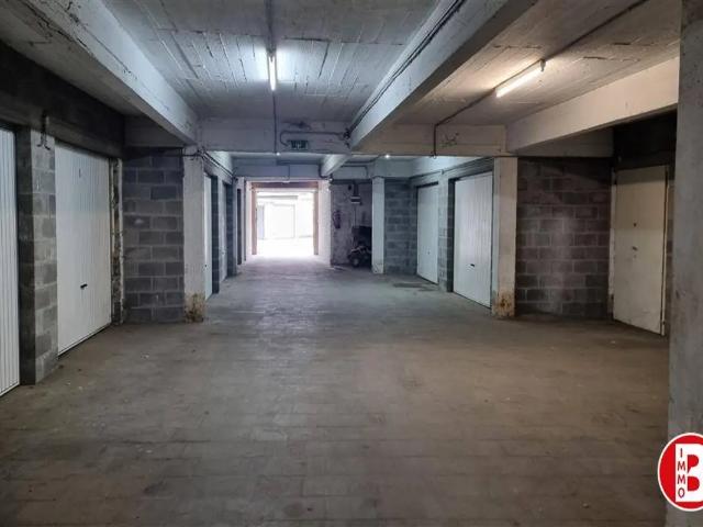 Garage vente à Schaerbeek, Bruxelles