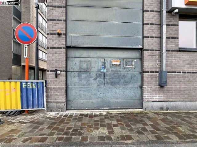 Garage vente à Schaarbeek, Bruxelles