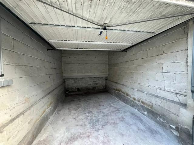 Garage vente à Schaarbeek, Bruxelles