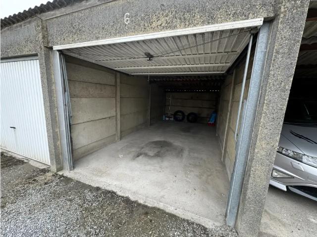 Garage vente à Sint-pieters-leeuw, Brabant