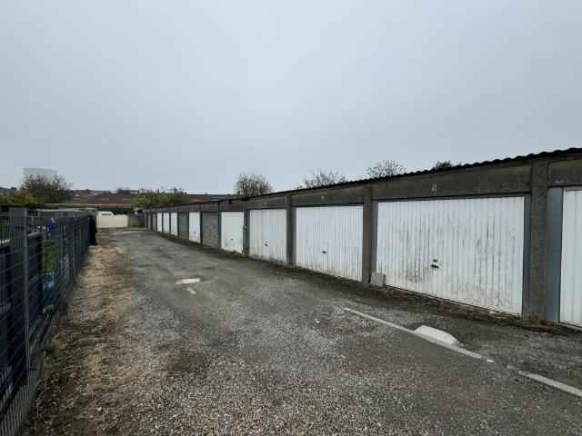 Garage vente à Sint-pieters-leeuw, Brabant