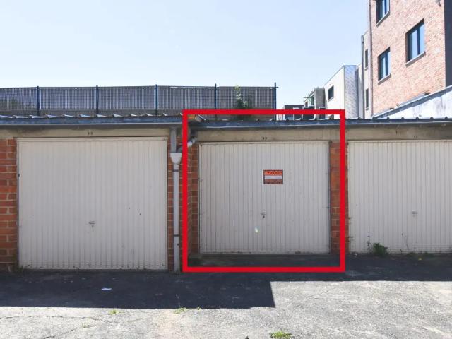 Garage vente à Sint-pieters-leeuw, Brabant