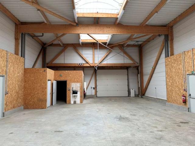 Local Commercial vente à Écouflant, Maine-et-Loire