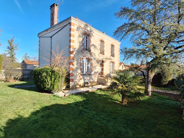 Maison vente à Confolens, Saint-fraigne