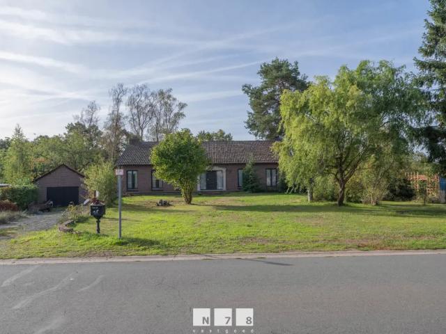 Maison vente à Neeroeteren, Maaseik