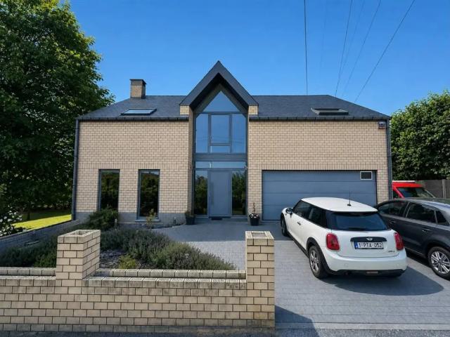 Maison vente à La Louvière, Wallonie
