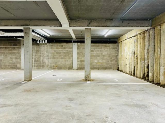 Garage vente à Berchem, Bruxelles