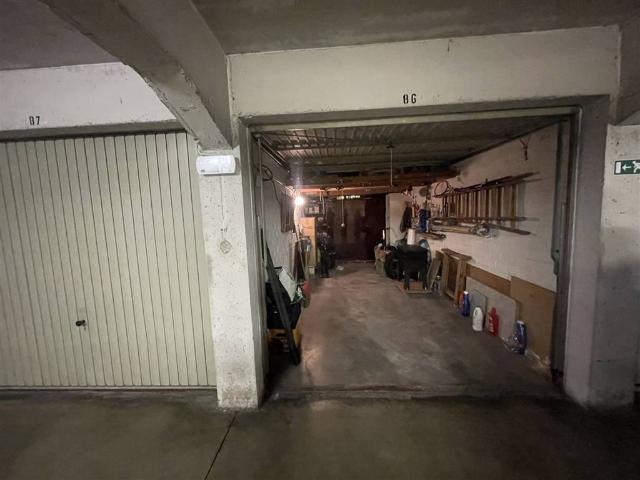 Garage vente à Ganshoren, Bruxelles