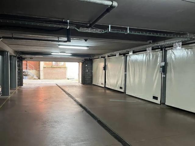 Garage vente à Genk, Limburg