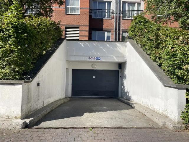 Garage vente à Jette, Bruxelles