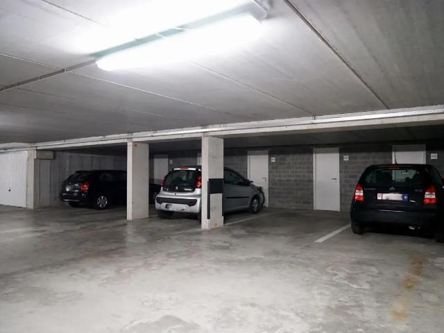 Garage vente à Merelbeke, Oost-Vlaanderen